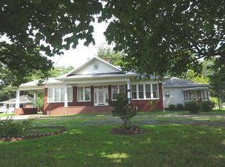 801-2 W Main St, Carmi, IL 62821