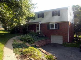 2811 Clearview Dr, Glenshaw, PA 15116