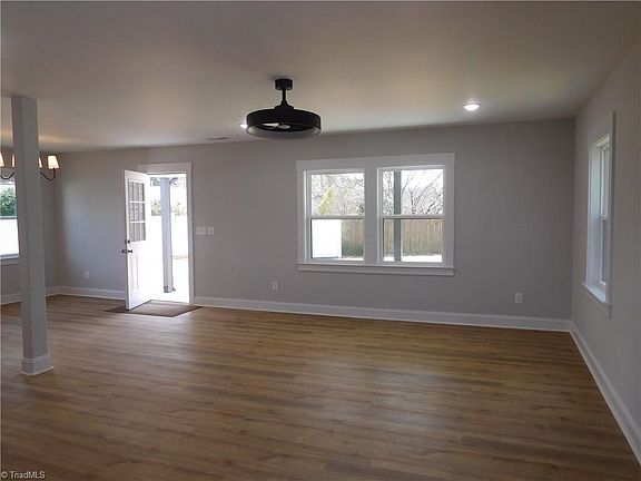 4th image of 4210 Country Club Rd