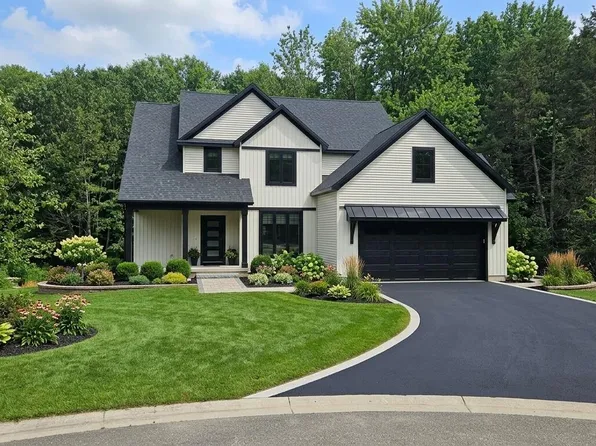 8234 Cascade Rd SE, Ada, MI 49301