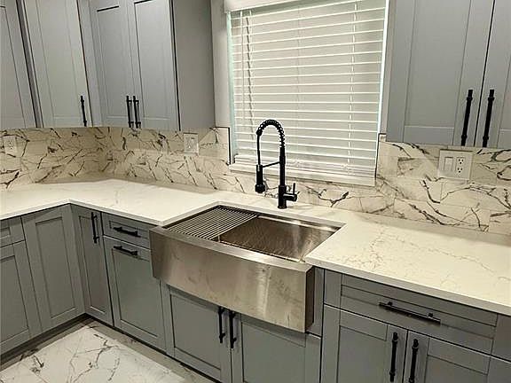 3rd image of 7102 Carmel Ave