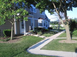 461 N Cambridge Dr, Palatine, IL 60067