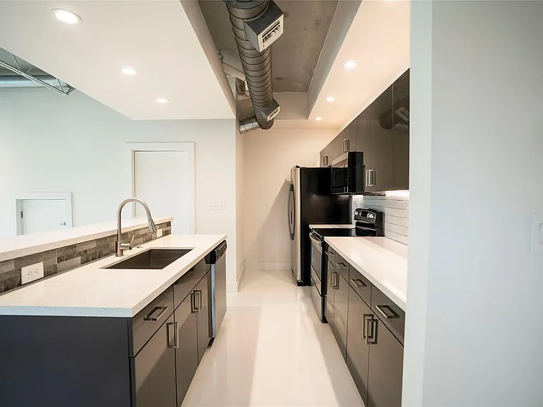1413 NE 5th Ave #1 — Photo 11
