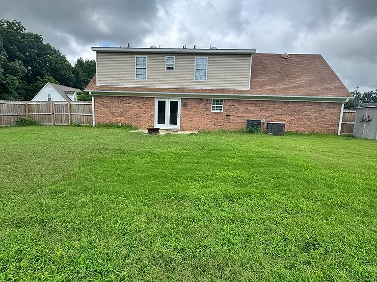 386 Wylie Dr — Photo 2