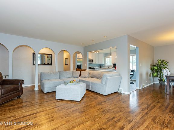 3rd image of 6709 Leonard Dr