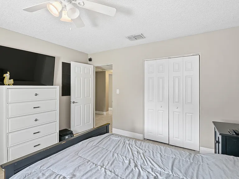350 N Phelps Ave — Photo 23