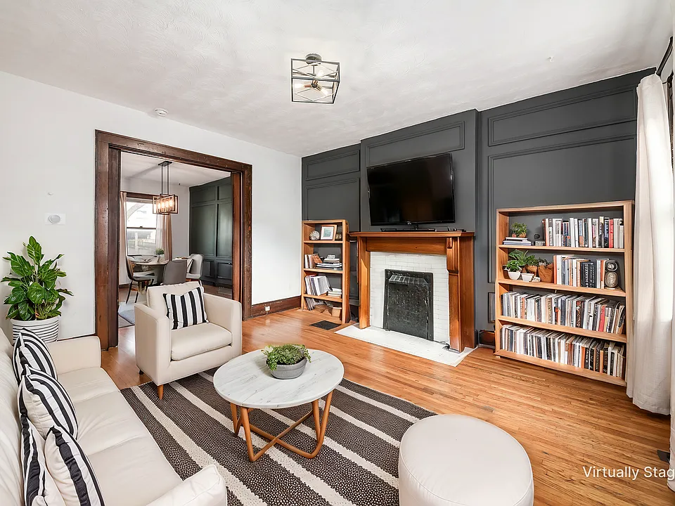 48 W Kossuth St