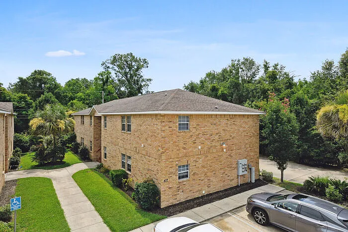 3 bed, 2.0 bath, 1300 sqft, $1,300 — Photo 4