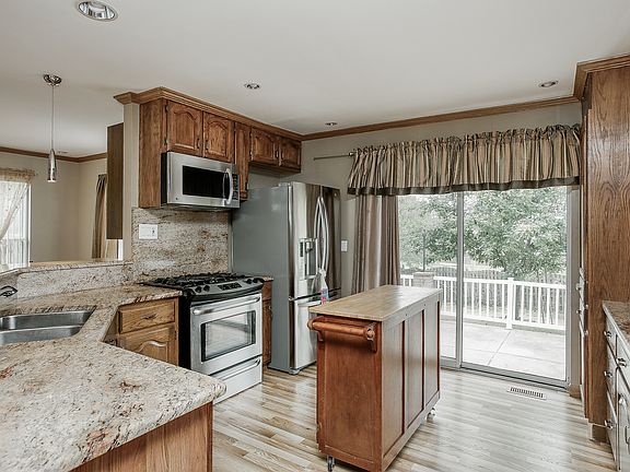 4th image of 393 Meadowlark Dr