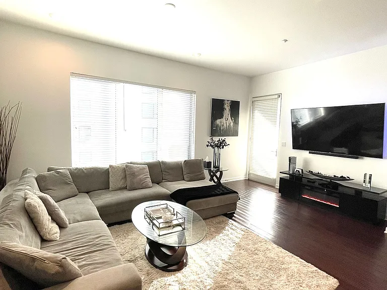 21 Gramercy #407 — Photo 2