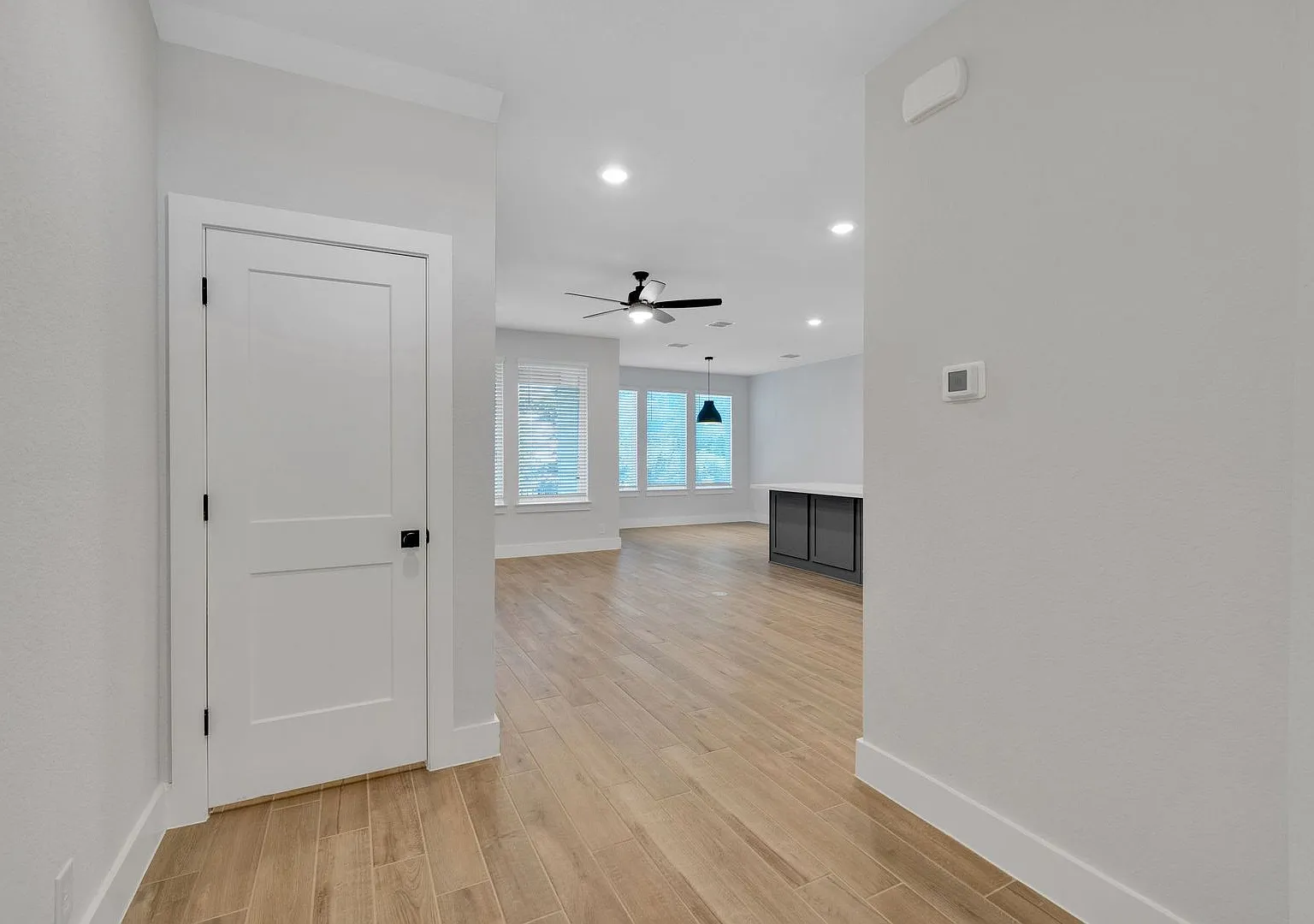 Luxury Townhome For Rent The Florence Floor Plan! August Special! Get 2 Weeks Free Rent When You ... — Photo 3