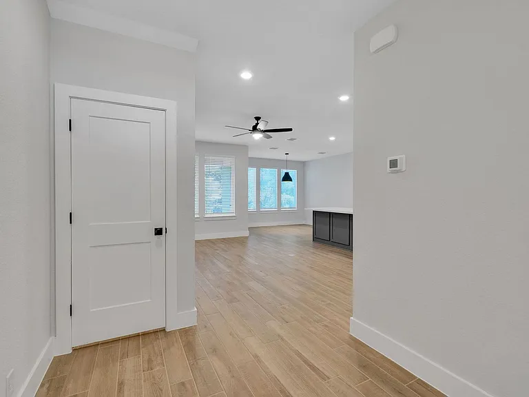 13615 Giovannis Gdn — Photo 3