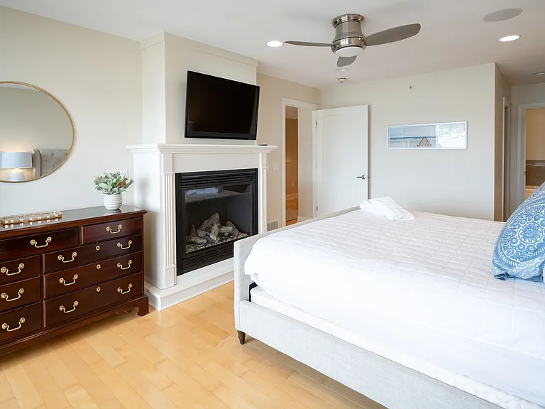 917 W Savidge St #27 — Photo 12