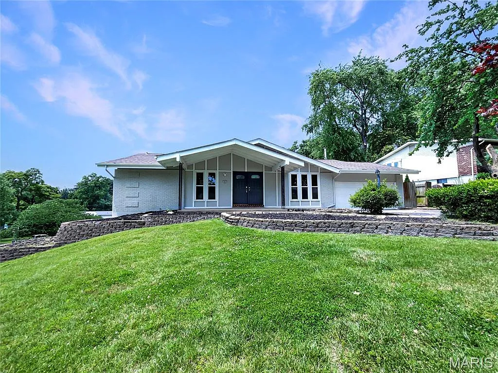 1631 Fairhills Dr photo 1