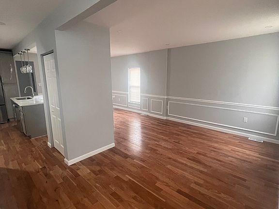2nd image of 1001 Darley Ave