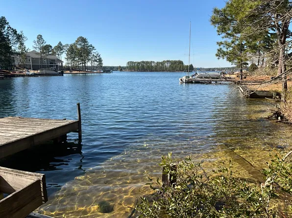 119 Baker Cir, West End, NC 27376