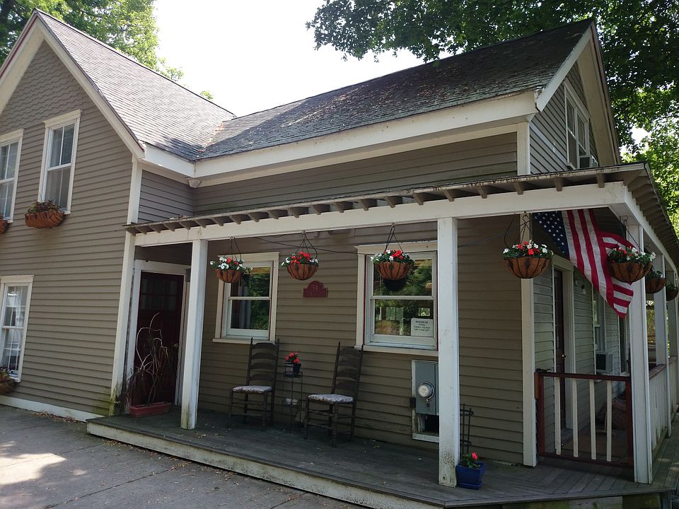 2nd image of 54 Kenrick St