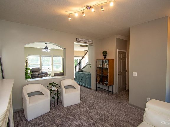 5th image of 483 Harrison Woods Ct
