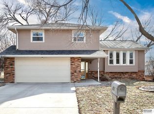 801 Tara Rd, Papillion, NE 68046