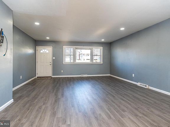 4th image of 414 Main St