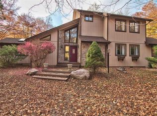 3104 Hollyhock Ln, Pocono Pines, PA 18350