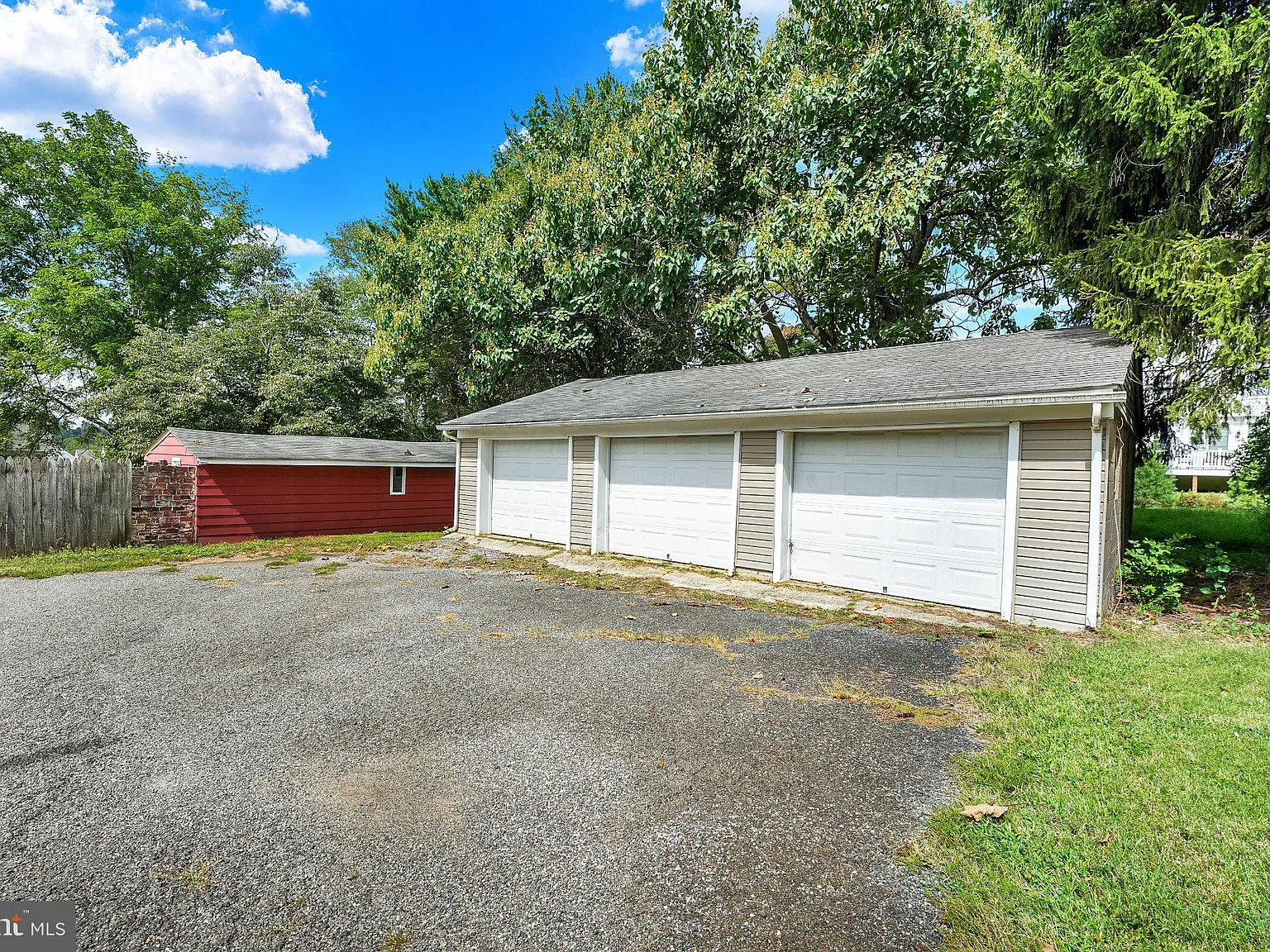 4 bed, 2.5 bath, 3896 sqft, $3,500 — Photo 4