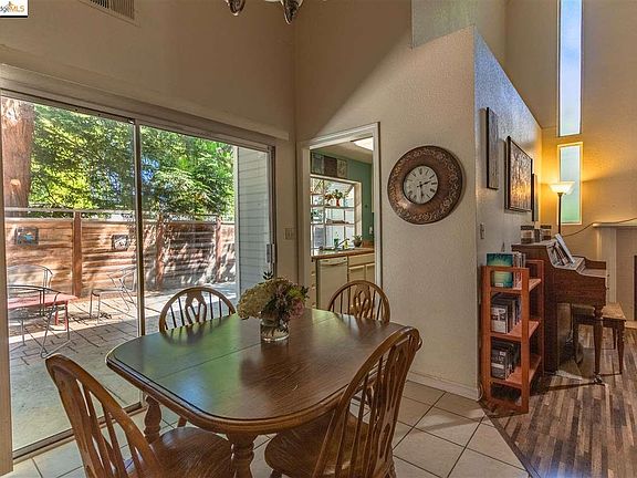 3rd image of 1682 Somerset Pl
