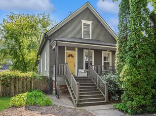 1563 Dewey Ave, Evanston, IL 60201