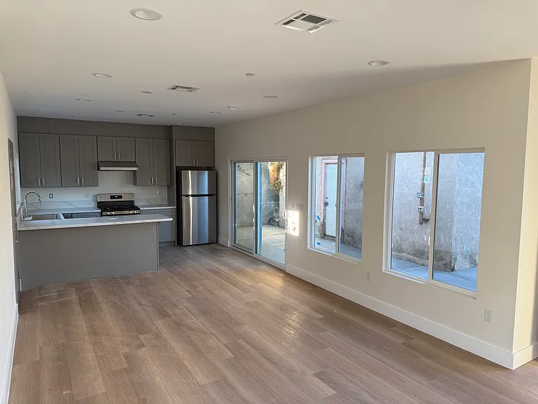 825 Bilton Way #B — Photo 8