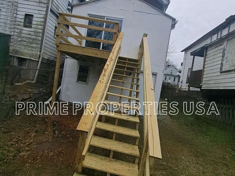 807 Leech St — Photo 9