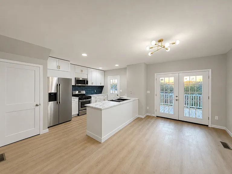 745 Russell Ave — Photo 4