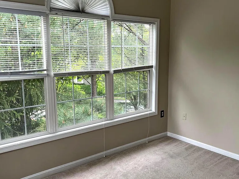 47370 Victoria Falls Sq — Photo 35