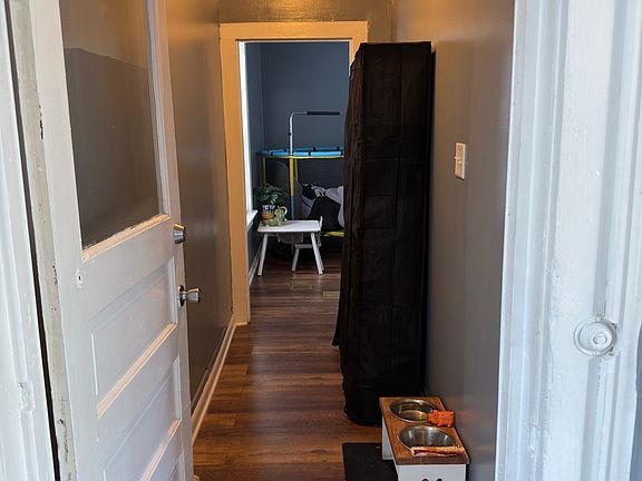 3rd image of 727 Superior St