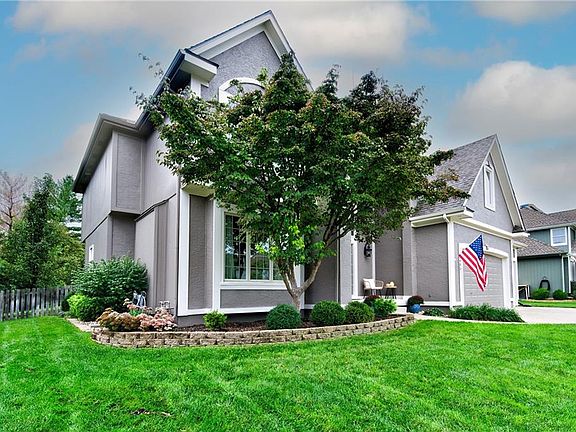 3rd image of 2405 SW Winterwood Ct