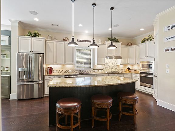 Oversized granite Island