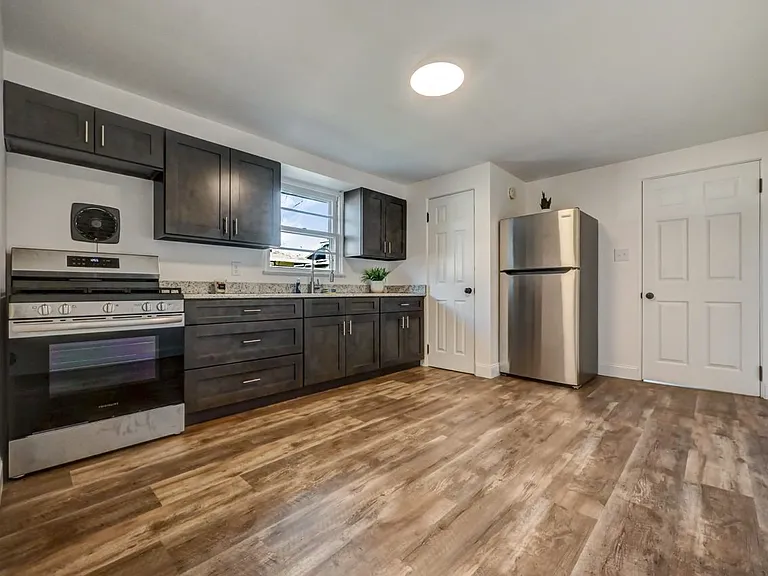 850 Church St — Photo 9