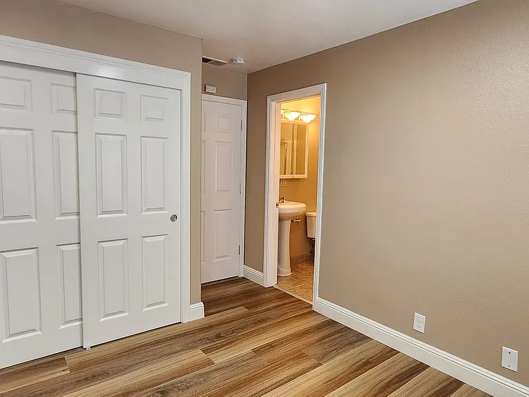 195 N 13th St #27 — Photo 9