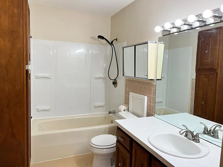 324 Lockwood St — Photo 9