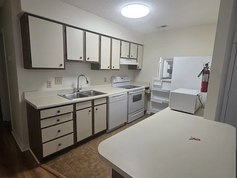 4780 Pontchartrain Dr #112 — Photo 3