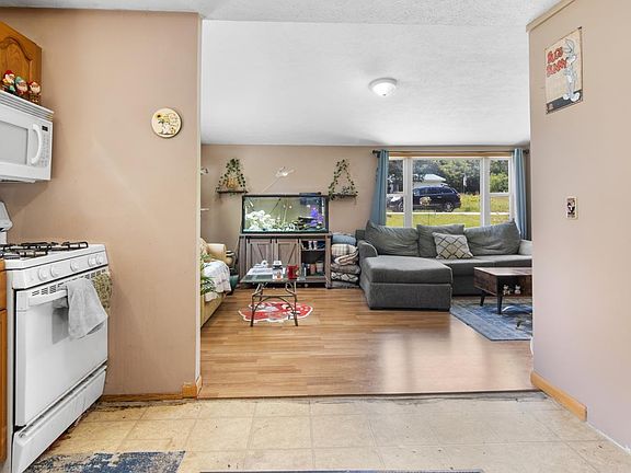 5th image of 3862 Brook Dr