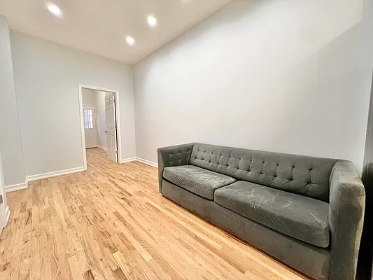 Rented by ERNY LLC | media 12