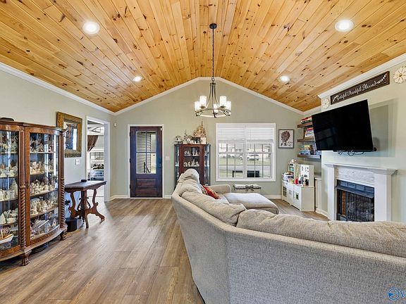 4th image of 62 Willow Wood Ln