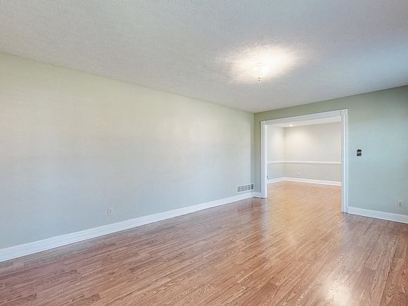 5th image of 1108 Stratford Ave