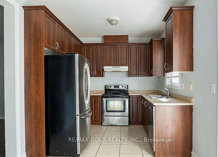 11 Vanderpool Cres #1 — Photo 8