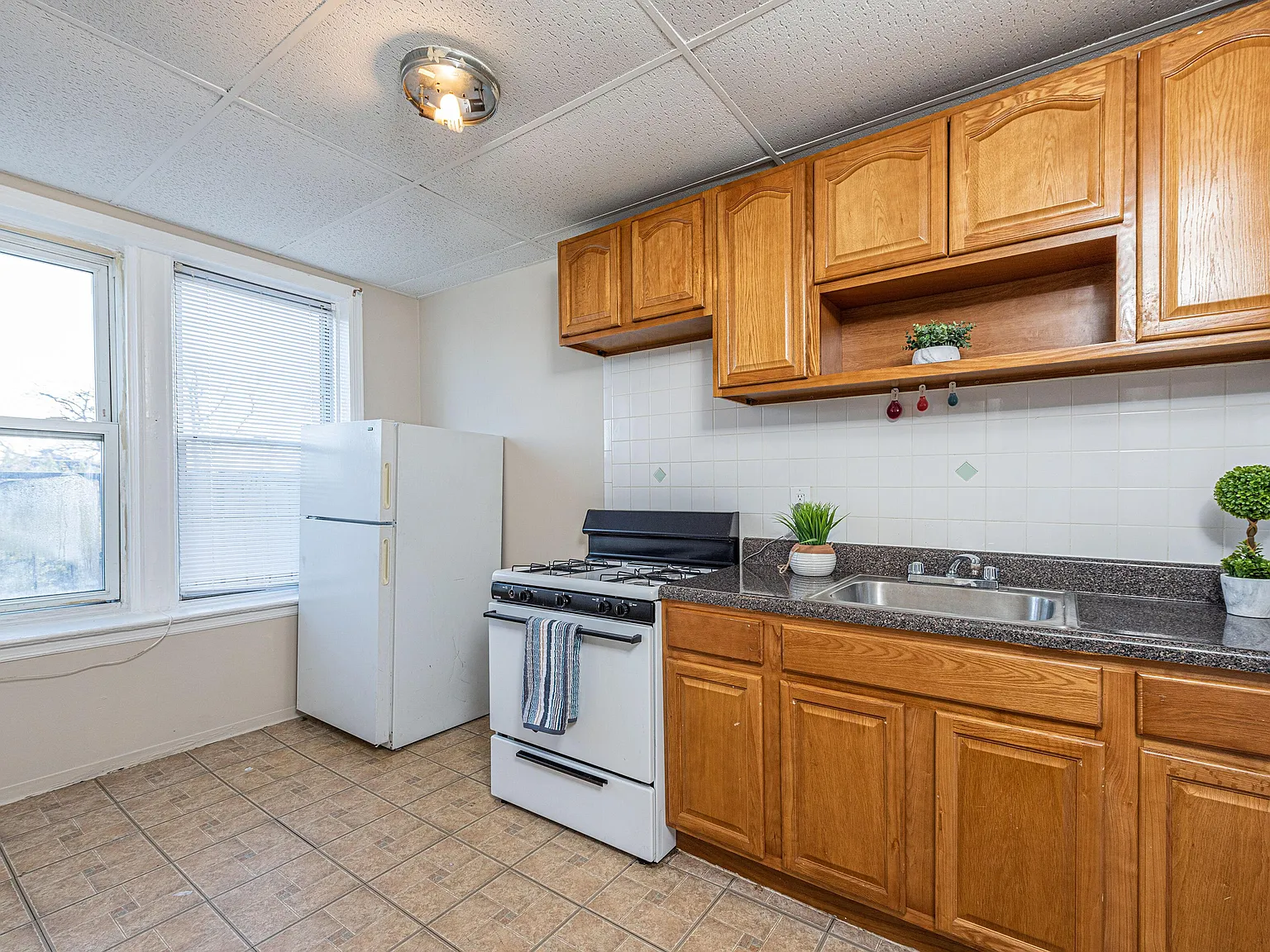 1 bed, 900 sqft, $1,700 — Photo 3