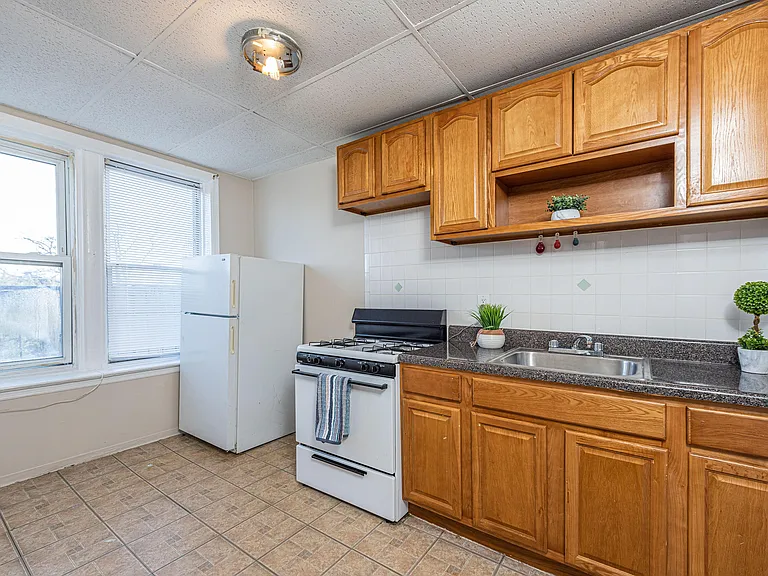 317 William St #1B — Photo 3