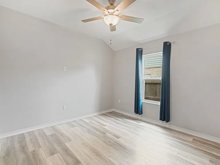 1941 Crestmont — Photo 13
