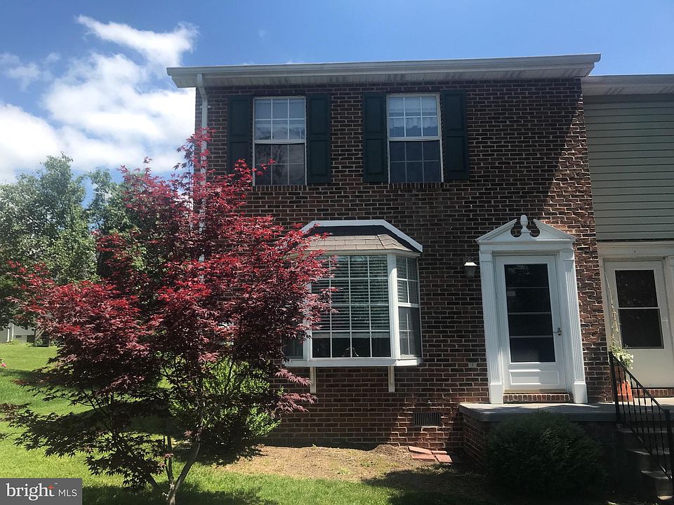 1st image of 208 Waterford Ln