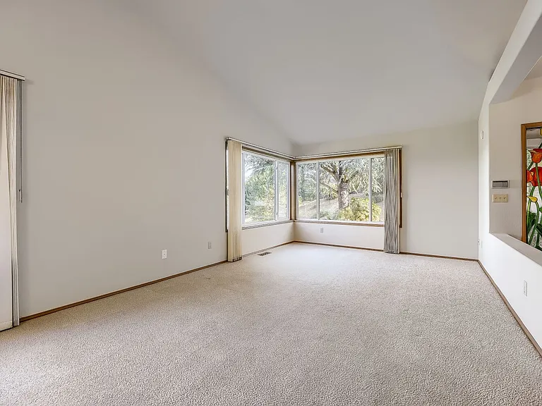 611 S 32nd St — Photo 15