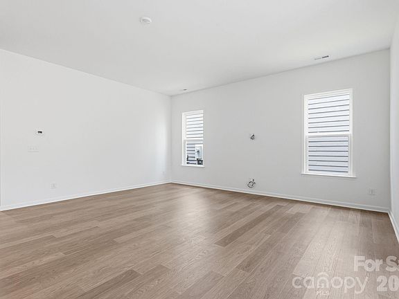 3rd image of 5068 Duval Cir